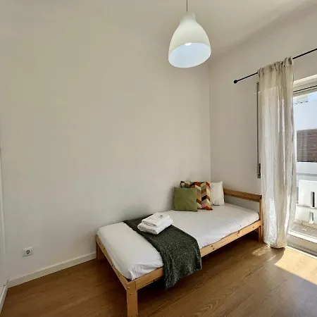 Apartment Sunlight By Homing *