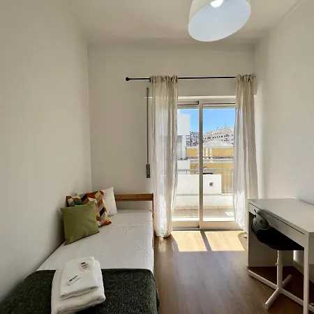 Apartment Sunlight By Homing Faro