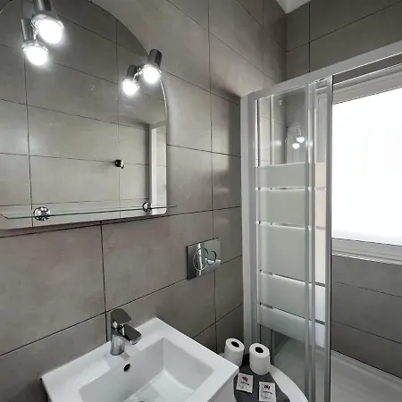 Apartment Sunlight By Homing *